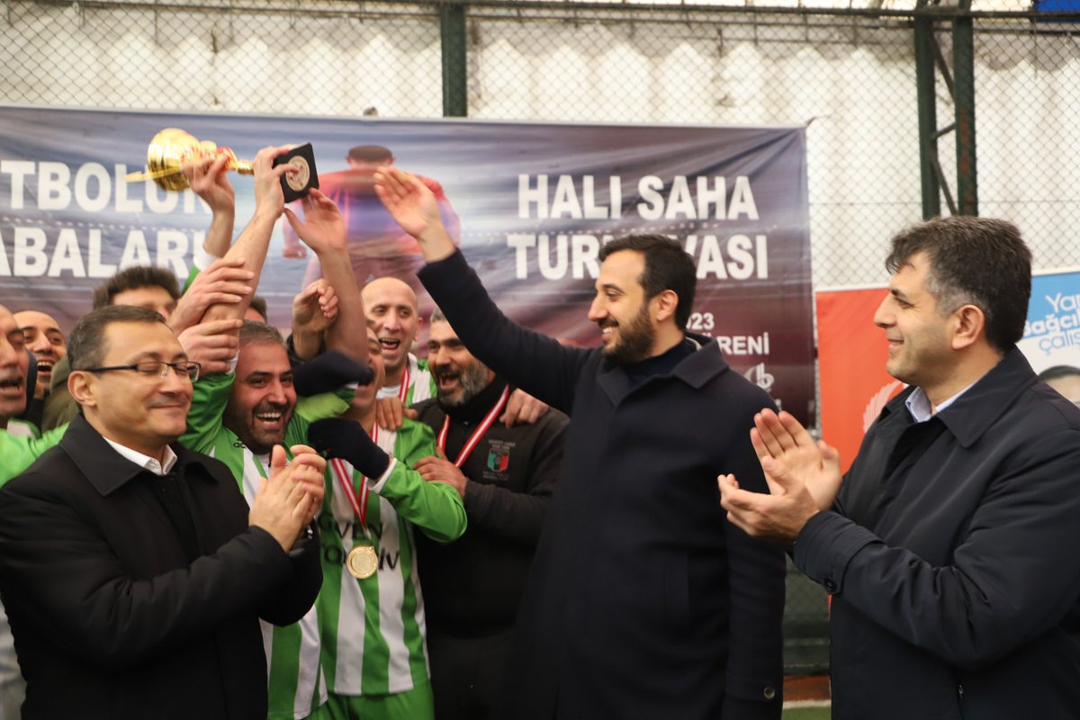 rustemtuysuz's tweet photo. Bağcılar Belediyemizin düzenlediği “Futbolun Babaları” futbol turnuvasında şampiyon takıma ve finale kalan takımlarımıza ödüllerini takdim ettik.

@erkankandemir 
@halisdalkilic 
@osmannnurika https://t.co/uANhwMiQ2E