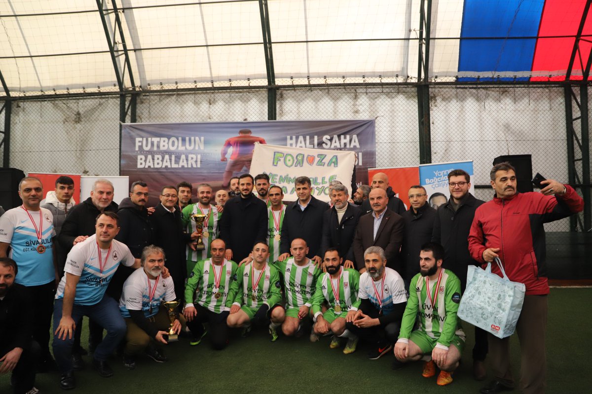 rustemtuysuz's tweet photo. Bağcılar Belediyemizin düzenlediği “Futbolun Babaları” futbol turnuvasında şampiyon takıma ve finale kalan takımlarımıza ödüllerini takdim ettik.

@erkankandemir 
@halisdalkilic 
@osmannnurika https://t.co/uANhwMiQ2E