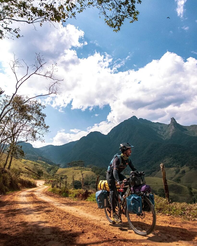 '“A vida inteira é uma busca pela beleza. Mas, quando a beleza é encontrada por dentro, a busca termina e uma linda jornada começa.” - Harshit Walia . ⛰️ Pico dos Marins 📍 Piquete - SP' • Regranned from @rica.biketrip Use #bikewander to be featured! instagr.am/p/Cp-O567oCev/