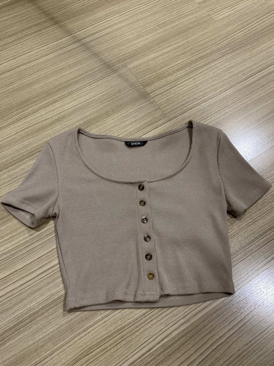 ส่งต่อเสื้อผ้า เจ้าของใช้เอง สภาพดีค่า tweet media