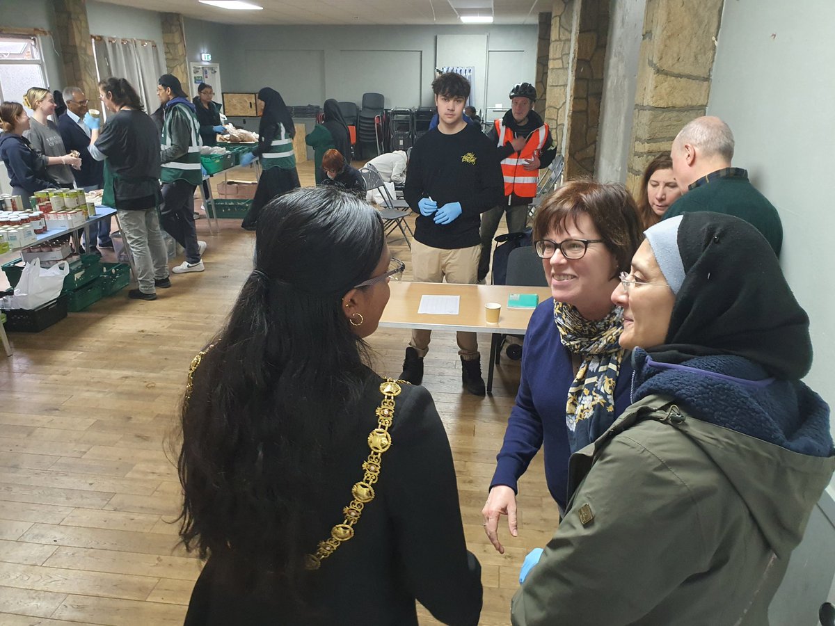 Deputy Mayor: Great to welcome the students from the University of New Jersey at Tooting Community Kitchen’s Foodbank. Thank you to TCK and the volunteers for all their work in supporting our residents during the cost of living crisis.