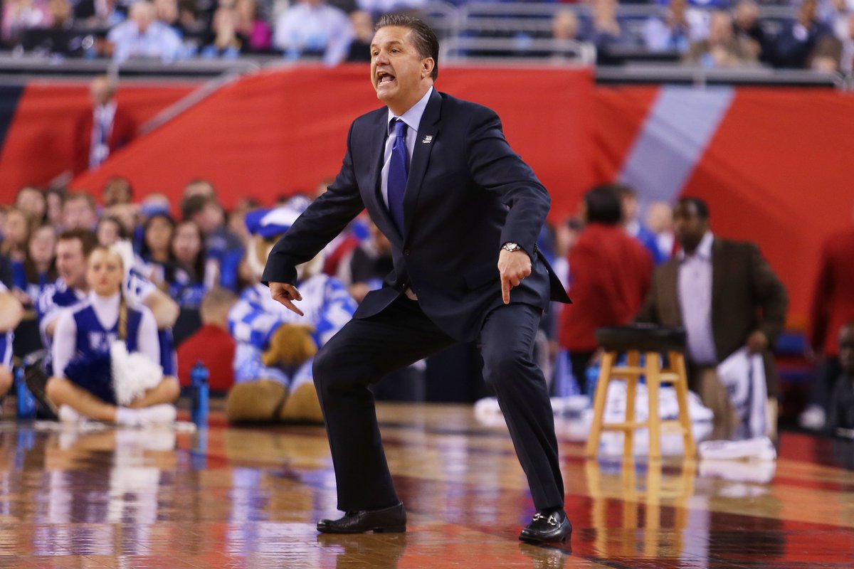jack_weaver_'s tweet photo. For thirteen years, Calipari has sported a suit as he takes the Cats dancing in March. On Friday, he ended his own tradition, swapping the formal wear for his new look: a blue Kentucky quarter zip. #MarchMadness @KYKernelSports @KyKernel https://t.co/GZPKwzU4i1 https://t.co/fyBLybZZhB