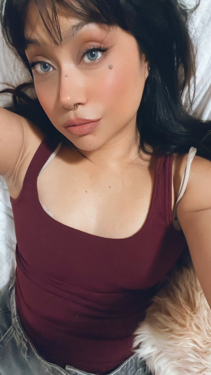 moonbeaar_'s tweet photo. it’s been awhile so here’s a ✨ s e l f i e ✨ https://t.co/fN0erEgbBO