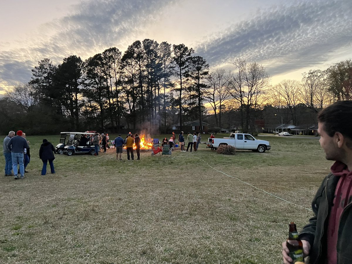 HeathrHillsPool's tweet photo. An insider look on the first ever annual Garner pool bonfire! Thank you to everyone who came out, we love to see everyone coming together🧡

Keep an eye out for our future events! 😎💦🧡 https://t.co/6JTL2z4vXB