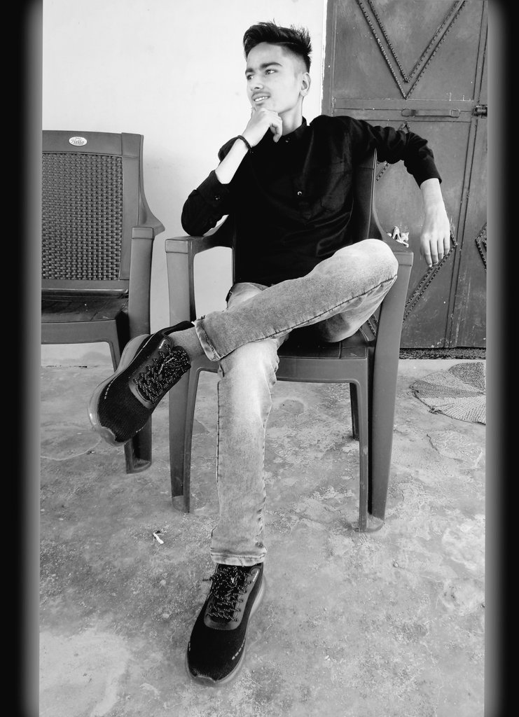 GauravSinghSp's tweet photo. The scene may be blurred but not the destination..🖤✨ https://t.co/rKOVZcRZSL