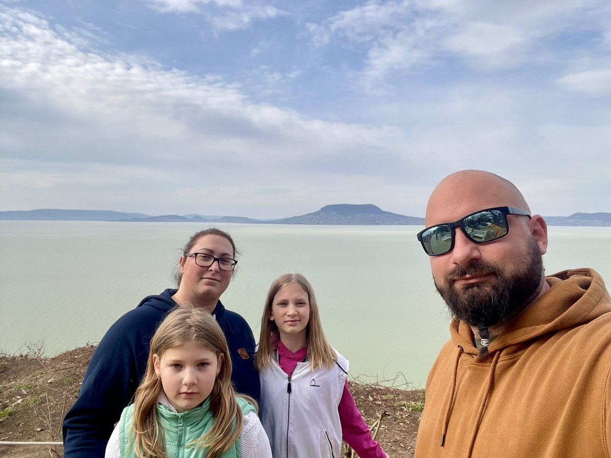 MySeeGee's tweet photo. El kellett ugranom munkát nézni Balatonfenyvesen, így akkor már #randomtrip Fonyód és egyben idei első fagyi Balatonmárián❤️ https://t.co/P41LSUHP9O