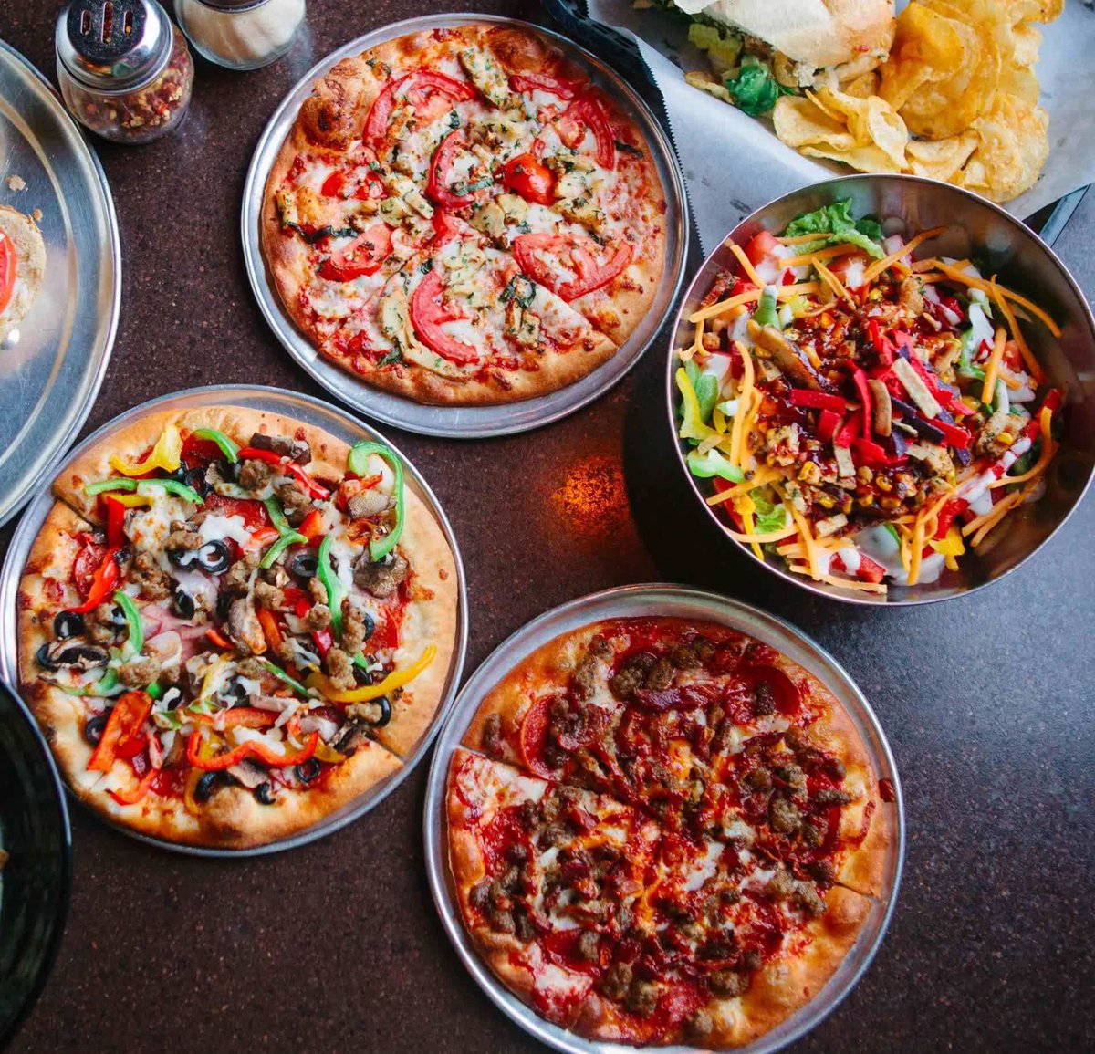 paliosazle's tweet photo. Nothing beats a Sunday spent with friends and pizza ! So join us today 😍
Hurry! Check our menu now - https://t.co/F1KBwAT4fD or reach out to us at 817-752-2098

#paliosazle #pizzalove #pizzatime #pizzanight #pizzalover #pizzagram #italianpizza  #Foodstagram #Foodgasm https://t.co/XyhdcUCh0Y
