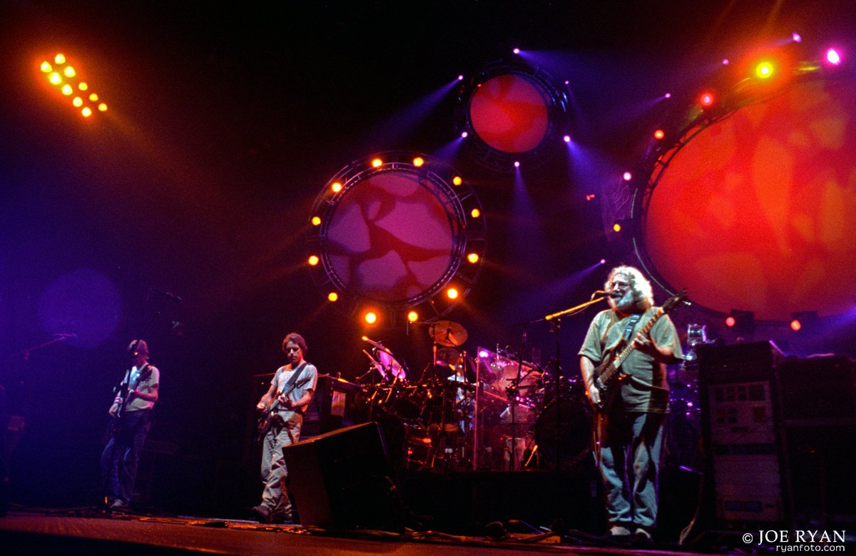 March 19, 1995: Grateful Dead - "Alabama Getaway" - Philadelphia Spectrum.
Shot for Unbroken Chain magazine.