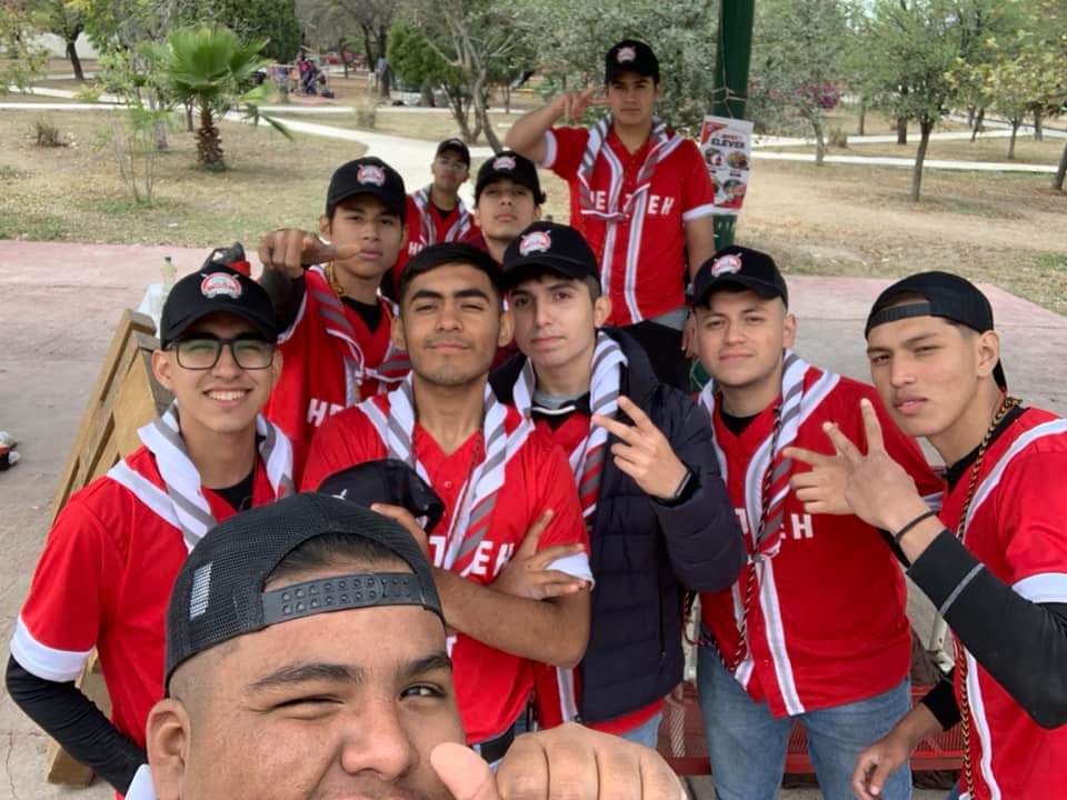 PURO PINCHE RED AND WHITE