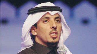 ribbon_q8's tweet photo. اشعلت له جمر القصيد وقوافيه
وسهرتله ليل العشيق وعشيقه

وعلمته اسلوب الغرام ومباديه
واشتقتله بالثانيه والدقيقه

الله يغفر اخطاه والله يخليه
والله يحرسه من عيون الخليقه

موقف حزين وبددتها الطواريق
وانا وقفت بموقفي واحتميته

– د. محمد مريبد
@Mrebd_ https://t.co/CTXoSfTHpf
