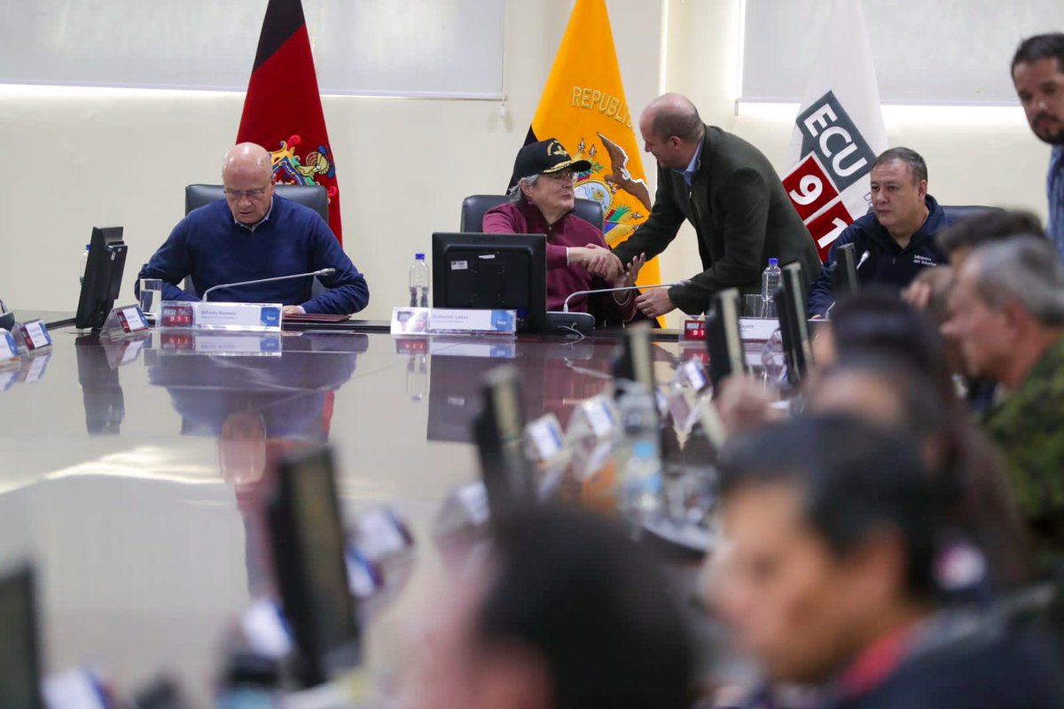 ABorreroVega's tweet image. El Gobierno Nacional, a través de mesas técnicas, continúa activado con la aplicación de los protocolos de atención en situaciones de emergencia en las provincias afectadas por el sismo de #Balao. En el #CoeNacional, priorizamos los esfuerzos hacia salud, vivienda, y educación.