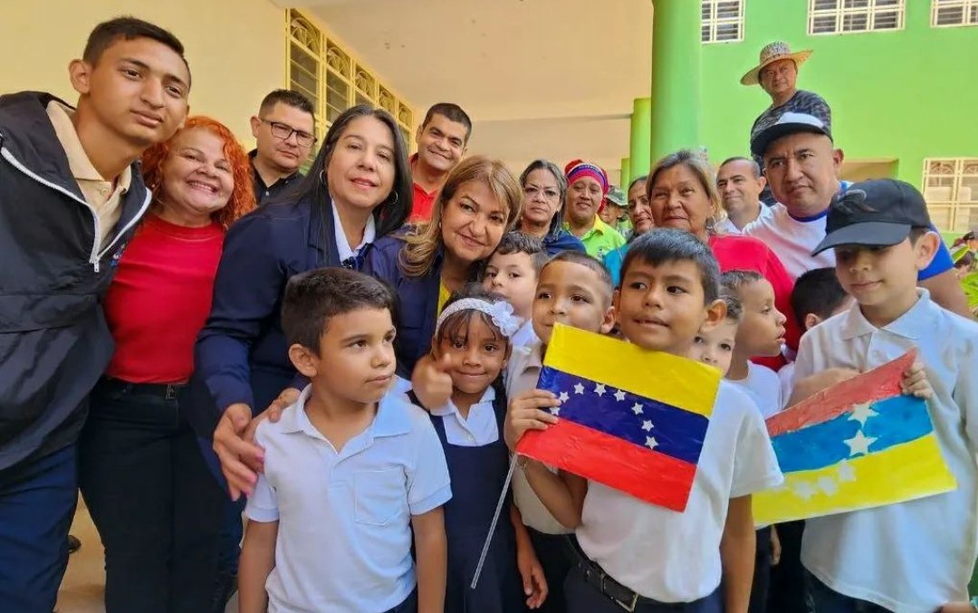 Con las Bricomiles el gobierno bolivariano garantiza espacios dignos para las y los estudiantes.