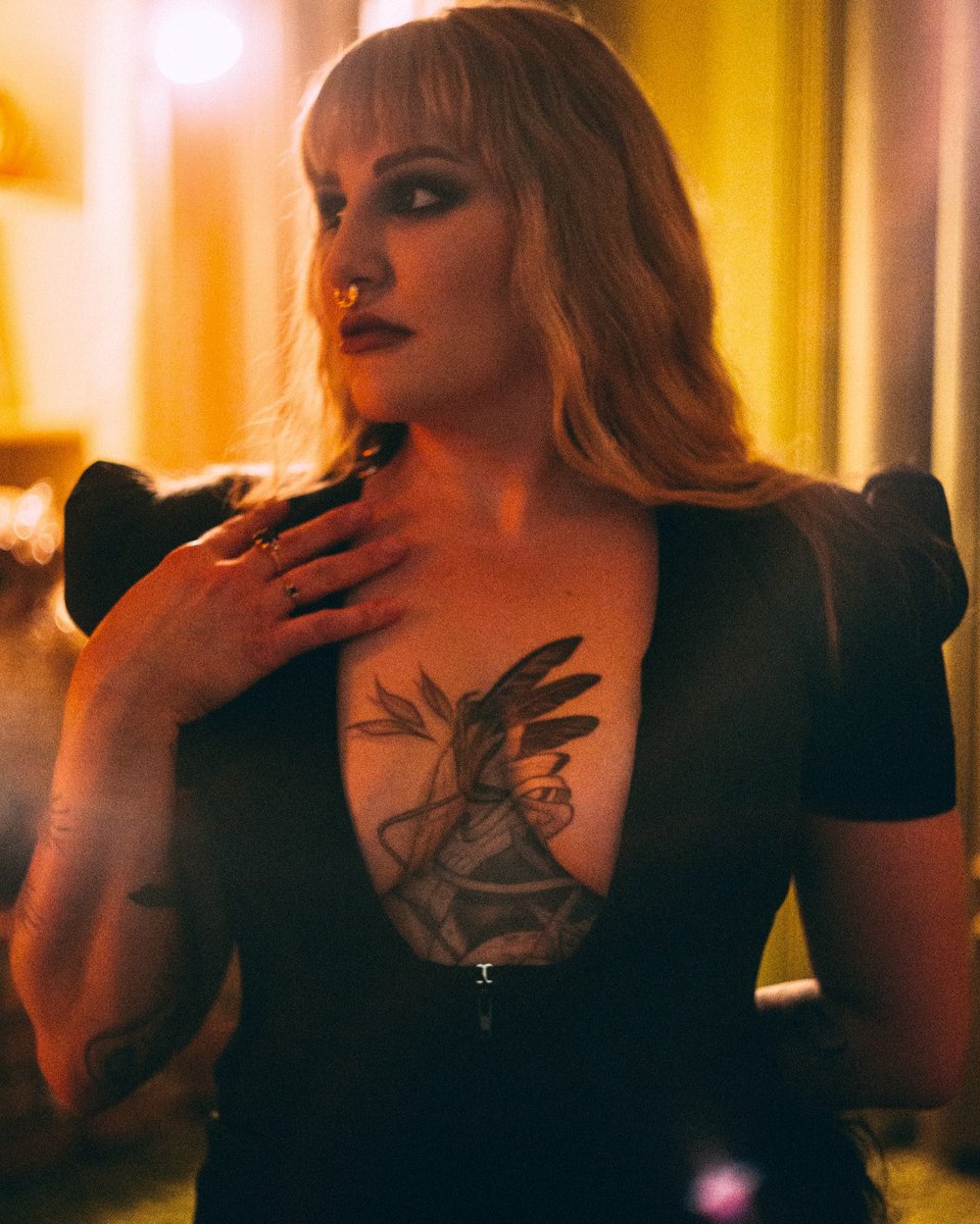 Go deep. Dig in. Figure out who you are. 🔮🕯️🌙🌱💌 ✒️

📸 IG: McLean Kotas @macagraphs