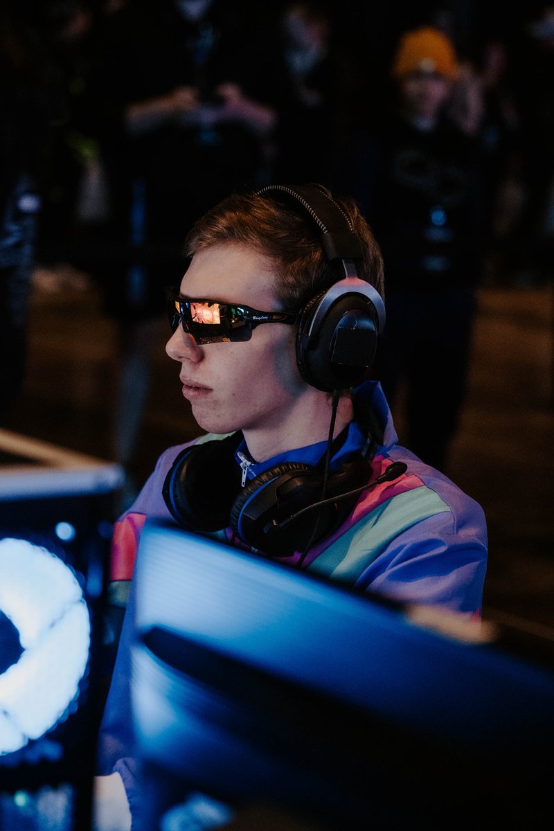 kikojax's tweet photo. Some more photos at the @12am event of people playing @DEADROP !
If you know any of them please tag these people! I would love to send them the pictures I have of them 🤙#SnapshotV https://t.co/2qOuLexG2A