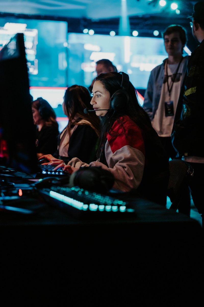 kikojax's tweet photo. Some more photos at the @12am event of people playing @DEADROP !
If you know any of them please tag these people! I would love to send them the pictures I have of them 🤙#SnapshotV https://t.co/2qOuLexG2A
