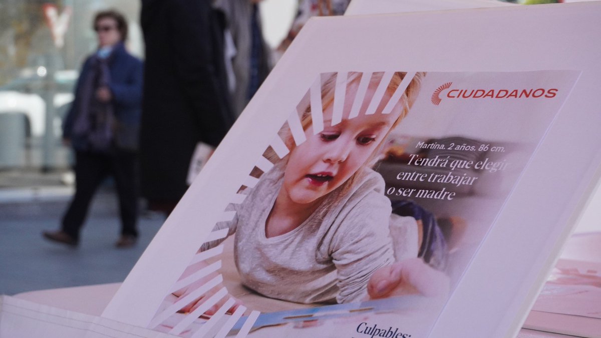 <a href="/CiudadanosCs/">Ciudadanos 🇪🇸🇪🇺</a> 👨‍👧‍👦 Hoy hemos estado celebrando el #DiaDelPadre con nuestra carpa ciudadana.

👉 Nuestra presidenta CyL, <a href="/villarroel_cs/">Gemma Villarroel</a> y nuestro candidato al <a href="/LeonAyto/">Ayuntamiento de León</a>, @Justofcs, se han encargado de informar sobre nuestras medidas para las #familias en materia laboral, y fiscal.

#PorLosTuyos