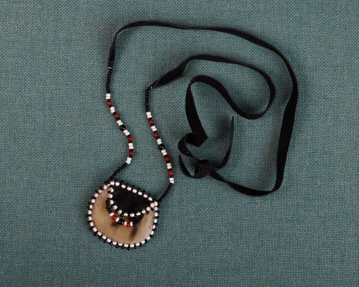 the_rivr's tweet photo. Only one week until the Alaska Native Art Auction Gala, but bidding is open now! 👉 https://t.co/dmCCxxOC6n

📸 One: Seal fur pouch with beading.
📸 Two: Ivory pin with beading.
📸 Three: Ivory cufflinks and tie clip and engraving.
📸 Four: Ivory Garnet beaded bracelet. https://t.co/ETGFV03A0G