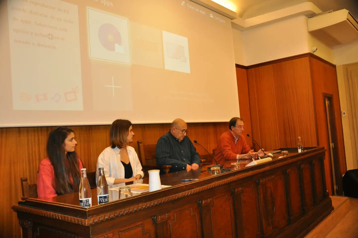 DeParticulars's tweet photo. “El sostre groc” al Comú. L'Enric Beck va moderar el col·loqui amb dues de les víctimes i actrius de la pel·lícula: Aida Flix i Violeta Porta. El públic assistent, molt participatiu,  va voler remarcar la seva valentia per fer visible aquest abús. https://t.co/SUtsUPM5QF
