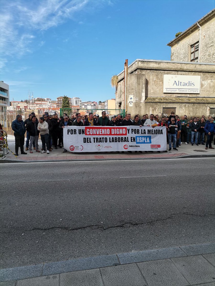 monica_rodero's tweet photo. Después de 50 días de huelga el acuerdo ha llegado para l@s trabajador@s de #Aspla.
Habéis demostrado que la firmeza y la lucha obrera tiene su recompensa. Espero que se ratifique en vuestra Asamblea y que la empresa se comporte y no tome represalias por ejercer derechos.
✊🏽✊🏽✊🏽 https://t.co/loswju4z6f