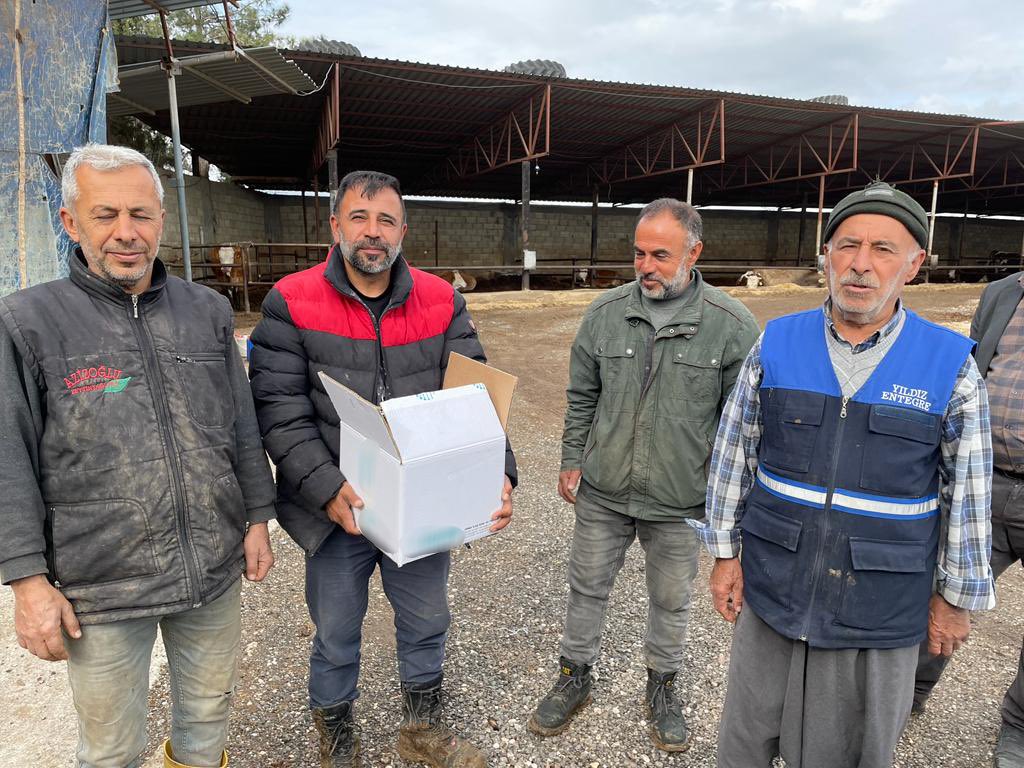 DEU_Veteriner's tweet photo. Adıyaman’da sorun bildirilen işletmelerde teşhis ve tedavi işlemleri yapıldı. Dokuz Eylül Üniversitesi ve Adıyaman İl Tarım ve Orman Müdürlüğü tarafından sağlanan ilaçlar işletmelere verildi.
@universitemDEU https://t.co/hNh3Uo0mxc