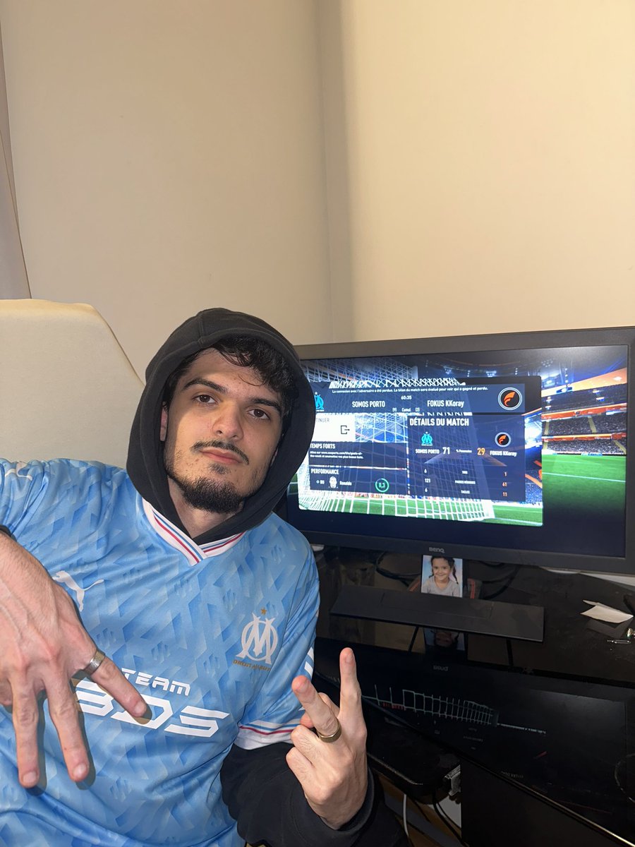 LJR_Peixoto's tweet photo. EUROPEAN CHAMPION #FGS3 🇪🇺

Une fois c’était pas suffisant, j’en ai donc gagné une deuxième 🤷🏻‍♂️

@OM_Esport_ x @TeamBDS 
#WorkHardSmileLater https://t.co/EQ8Q537RJo