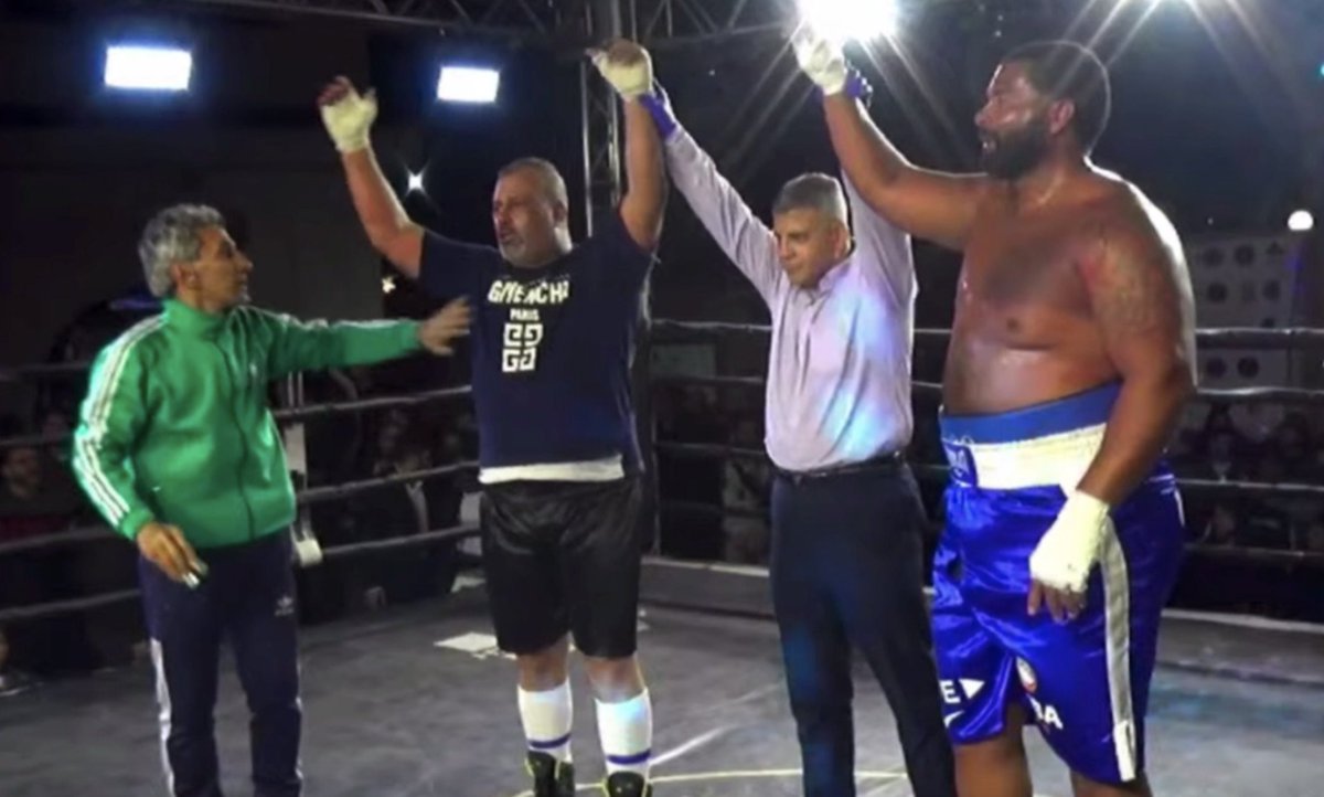 ROBBERY IN CAIRO 🇪🇬!  Chris "The UK Assassin" Lovejoy (20-1-1) scores a knockdown in the 6th &amp; has his power stifled by incessant holding &amp; spitting out the mouthguard by his opponent Ayman Farouk Abbas (4-8-1) as the two fight to a highly questionable 6 round draw