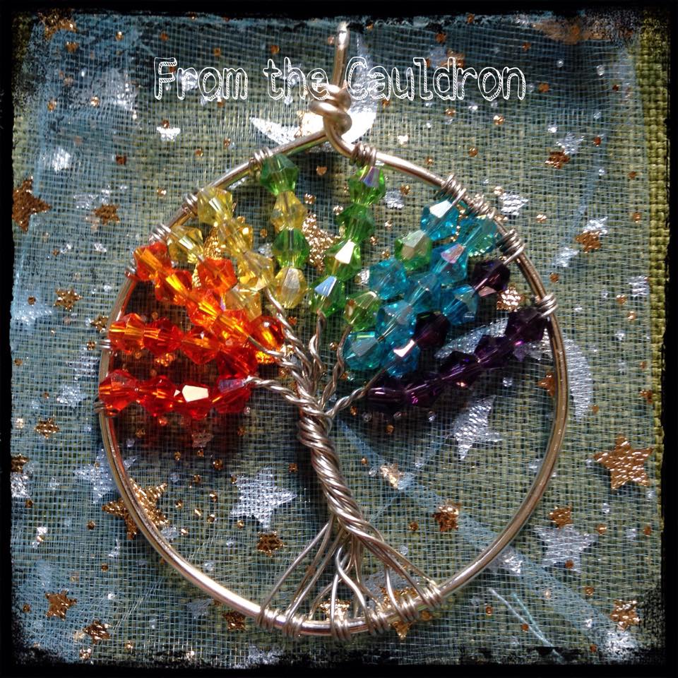 FromTheCauldron's tweet image. #MarchMeetTheMaker day 20: Glow up

The first cringeworthy photo was taken in 2015. This is one of my first trees and one of my first photos.

The second photo was taken at the end of last year and is my most recent tree of life necklace. 

#MHHSBD #WomanInBizHour #ShopIndie