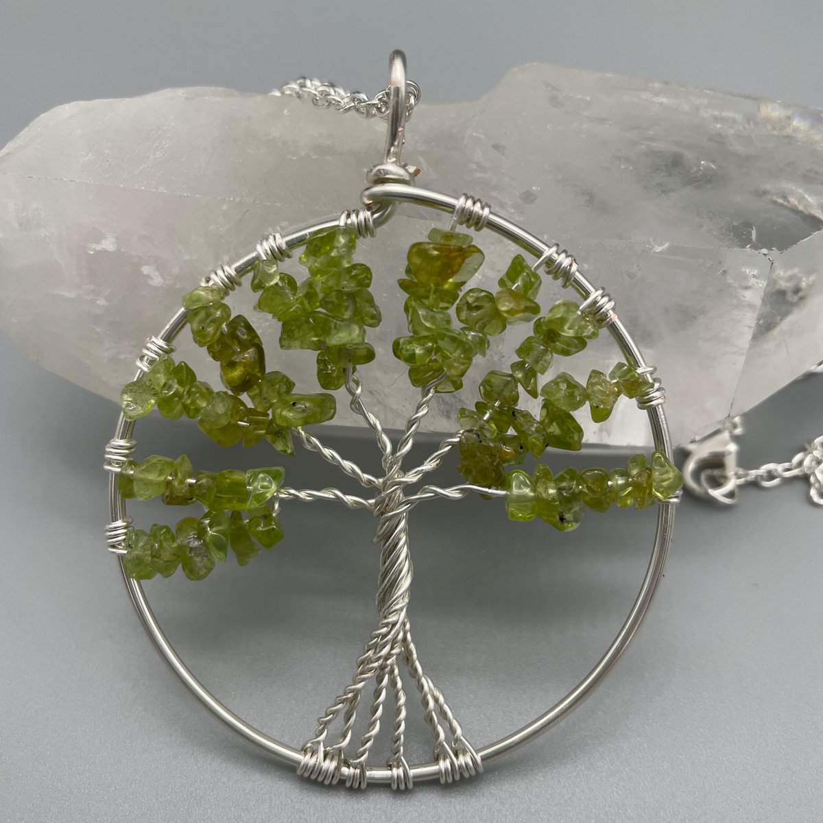 FromTheCauldron's tweet image. #MarchMeetTheMaker day 20: Glow up

The first cringeworthy photo was taken in 2015. This is one of my first trees and one of my first photos.

The second photo was taken at the end of last year and is my most recent tree of life necklace. 

#MHHSBD #WomanInBizHour #ShopIndie