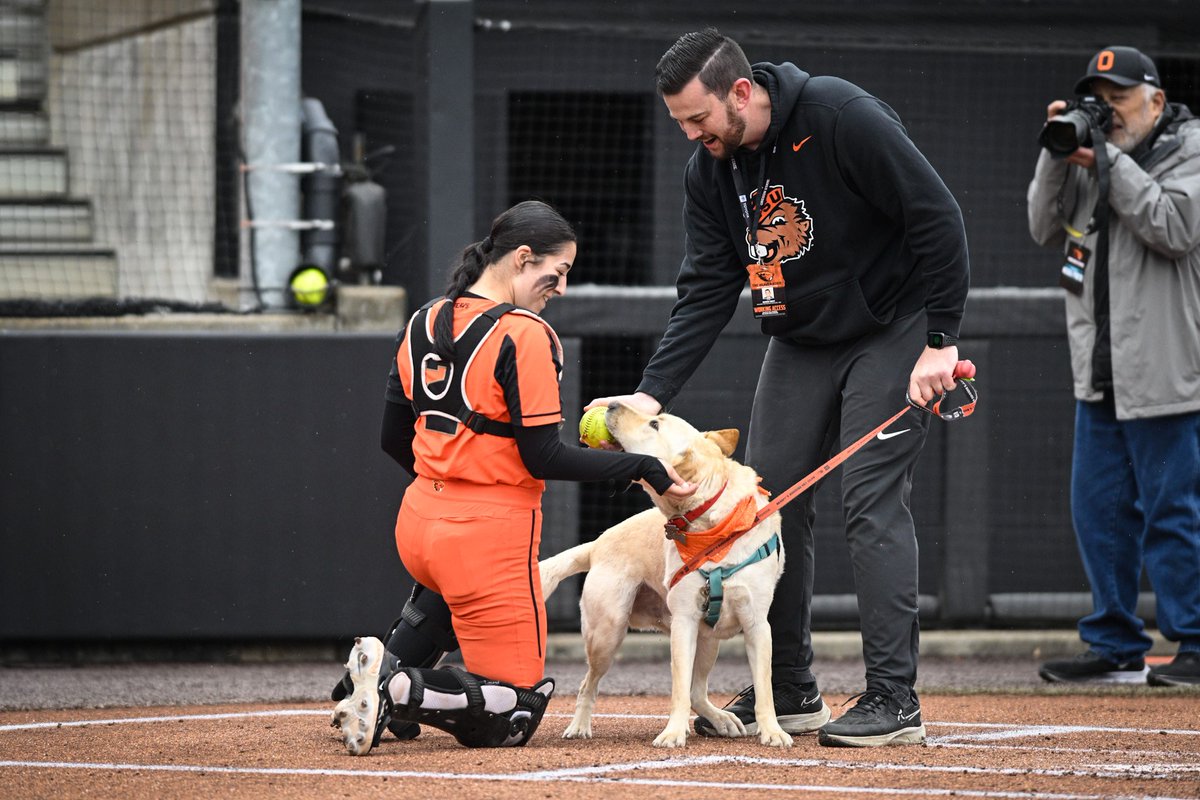 BeaverSoftball's tweet image. not that we're biased or anything, but this was the best first pitch we've ever seen. 

Thanks to Mettler for coming out to Bark in the Park pres. by @toyota

#GoBeavs