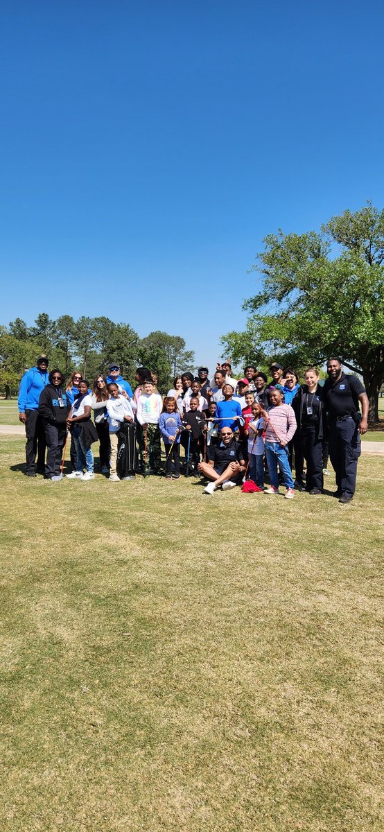 #ThankYou @houstonpolice @GhpalOfficer #GHPAL Greater Houston Police Activities League for making #SpringBreak2023 #golf clinic a #holeinone ⛳️🏌‍♂️ for Logan and all the kids! #YAY @yaystack 🏌‍♂️⛳️🏌‍♀️ @MichonMegan @GhpalG @GhpalBeaty @GHPALWebb  @GhpalMorales @GHPals_Ofc_trip