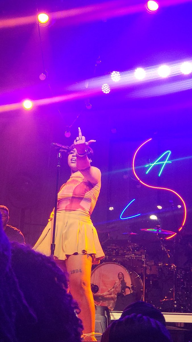 CurliQ's tweet photo. Last Night was amazing!! The concert was EVERYTHING with these ETHEREAL QUEENS😍😍😍❤️ Phenomenal job ladies!🎤🎤☺️🥰 @AriLennox @alexvaughn @JaiLenJosey_ https://t.co/FQ37LO7sKe