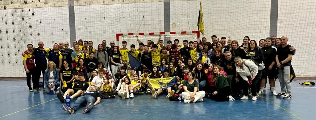CBMBullense's tweet photo. Enhorabuena a @CBMAGUILAS por el título y por el nivel de balonmano. También destacar a @FCCartagenaCAB (3° clasificado) y @ADEliocroca (4° clasificado).
Destacar a nuestra afición, que una vez arropó a los chicos de principio a fin.
#Balonmano #Bullense #Bullas #Cantera https://t.co/R3FBpojT8H
