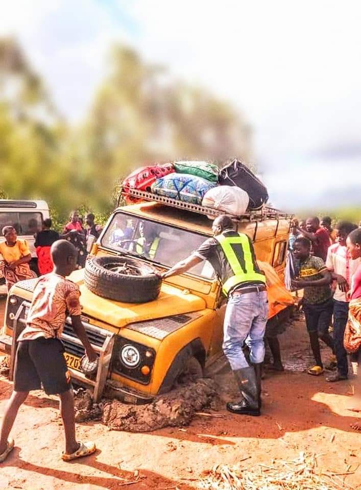 chavulaj's tweet photo. If I were part of @LandRover global marketing, I'd keep an eye on the difference its legendary vehicle is making in #Malawi's response to the chilling effects of #CycloneFreddy in southern #Africa. Hauling relief items to hard-to-reach areas, this is a great endorsement. #Thanks https://t.co/JAfVNFK1Um