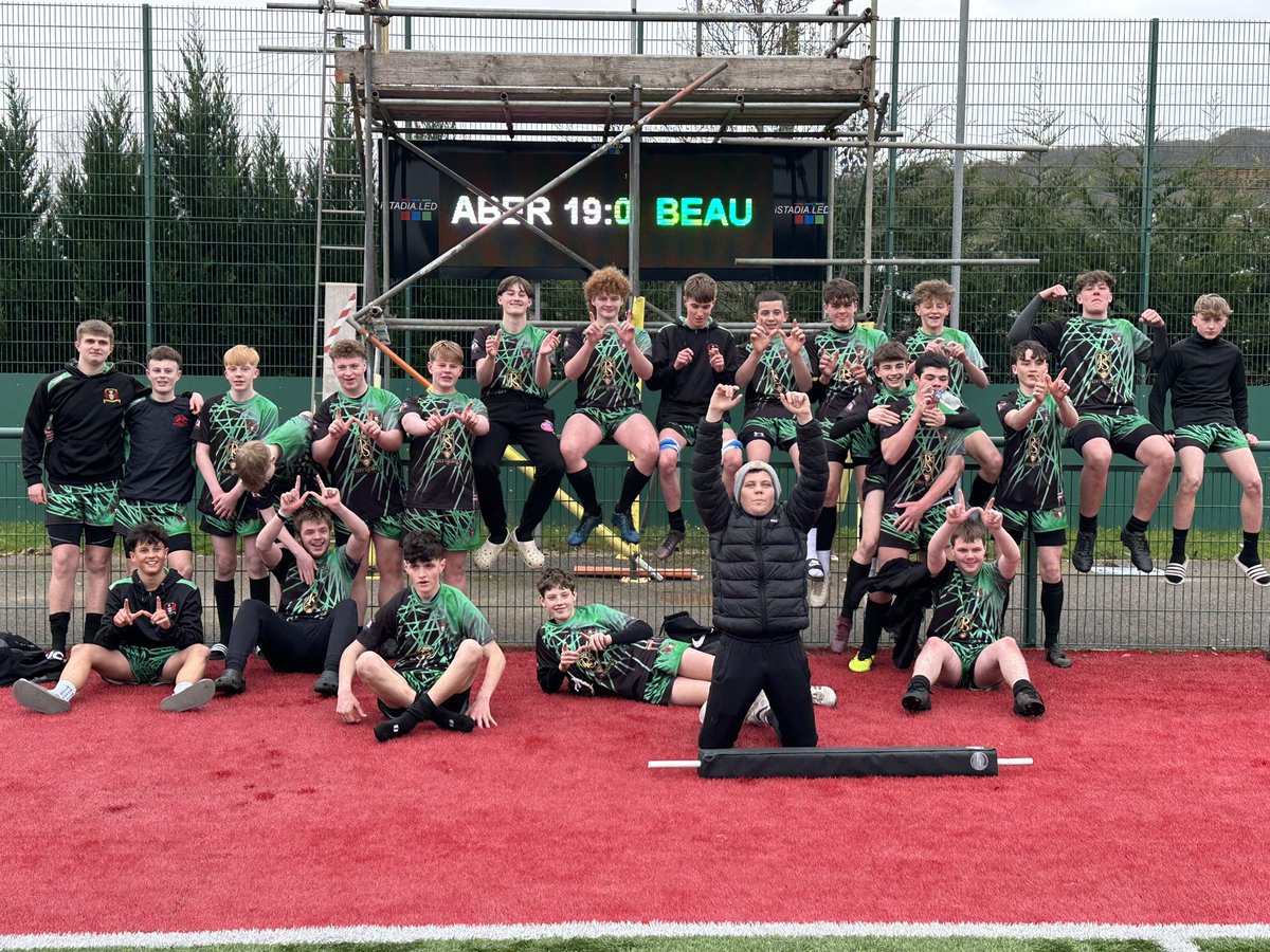 kellyanBennett1's tweet photo. Massive well done to these little legends on winning their semi final game today 🏉🏉🏉 well done boys
#RodneyParade here we come for the finals 🏉🏉🏉
#GoOnQuaide
#Green8 
#AberU15 

I’m so bloody proud of each and everyone of the aber boys 🏉🏉🏉 https://t.co/bFG32qbkvb