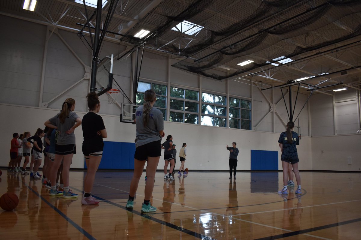 W2WBasketball's tweet photo. First week in the books! Big things coming for this group 👀 #RTKA https://t.co/acZ7ILglXq