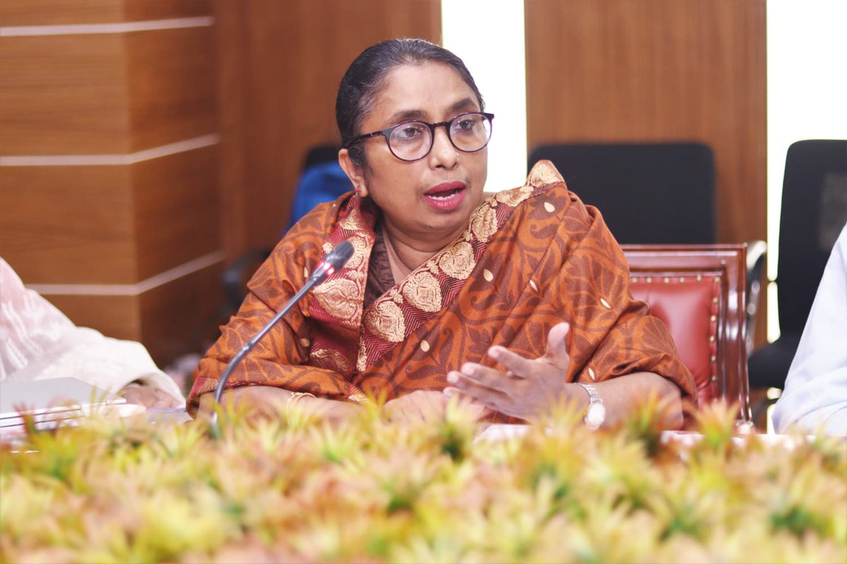 NazmunRatna's tweet photo. Working for #Inclusive Migration Policy for #WMWs: presenting our work on #WEMI with policymakers, #ILO, #IOM, #UNWomen, #SDC, #tradeUnionists, #NGOs. Thanks to @CEDILProgramme; @MenonRadhi whose words in 2020 challenged me to think beyond academia! @MuznaAlvi @FCDOGovUK https://t.co/HA5cxN43Y0