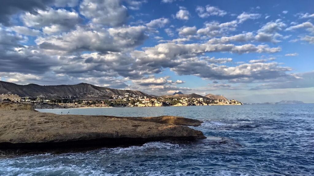 WanderlustXtf's tweet photo. El Campello, Alicante. #campello #alicante #Alacant #igersespaña #visitspain #instaspain #visitavalencia #visitvalencia #fallas2023 #elcampello #igersvalencia  #ig_valencia #instavalencia #instaespaña #igersvalles #europe #igerseurope #visiteurope #insta… https://t.co/34sG0PWoSH https://t.co/TG8B2lwuJ3