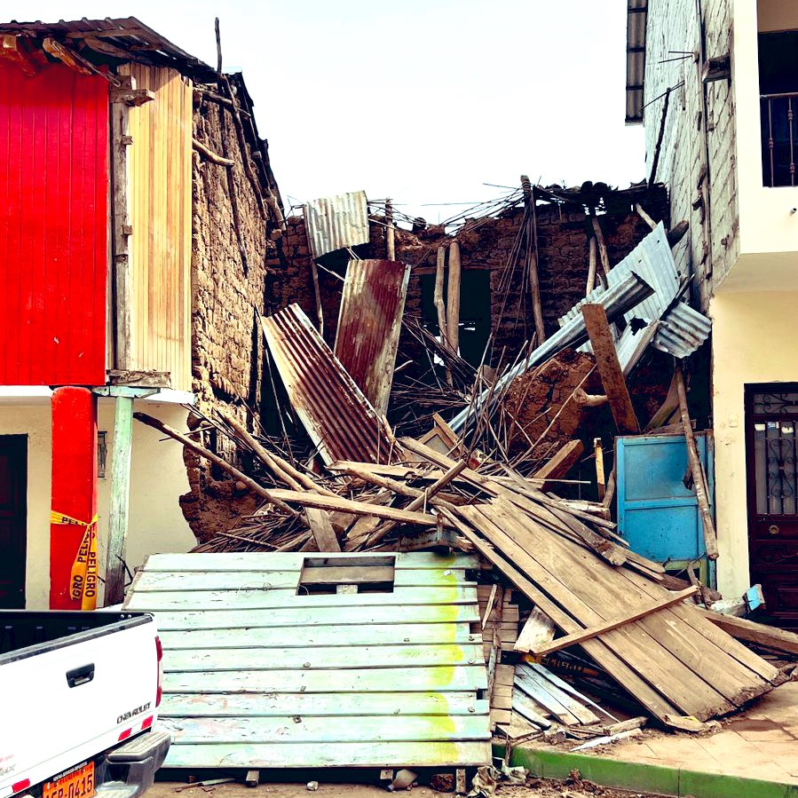 matiasabadm's tweet photo. ⭕️#AzuayEnAcción | Luego de sismo registrado en Balao, cada Cartera de Estado se mantiene activa y ejecutando respuestas inmediatas a las necesidades. 

✅ Personal de @ViviendaEc recorrió el cantón Pucará evaluando los daños en viviendas e instituciones del cantón. https://t.co/zUkIPONgCn