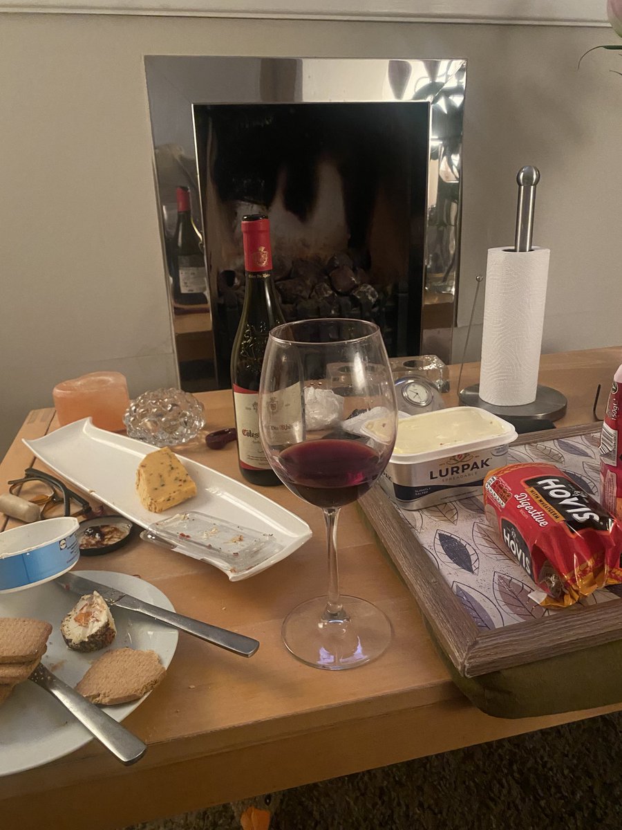 Current State Of Play.
#CheeseandBiscuits & #CotesDuRhone 🍷🧀