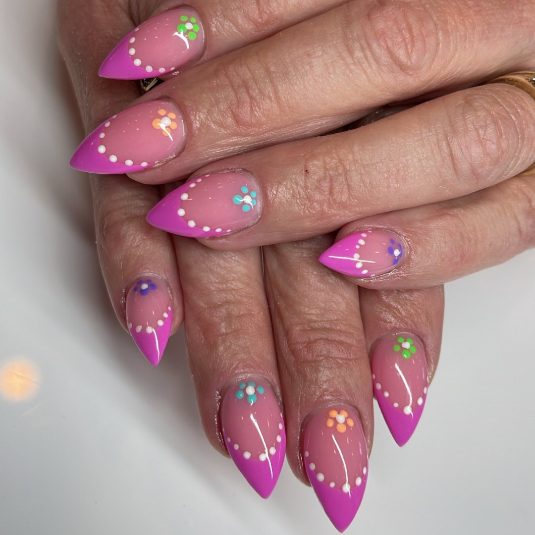 shapewith_teryn's tweet photo. Floral Power

Is it Spring yet?!

Raise your hand if you're EXCITED for TOMORROW?! 

#Nailsofinstagram  #nailsoftheday #2022nails #longnails #shortnails #acrylicnails #pinknails https://t.co/zIYrlPjM8T