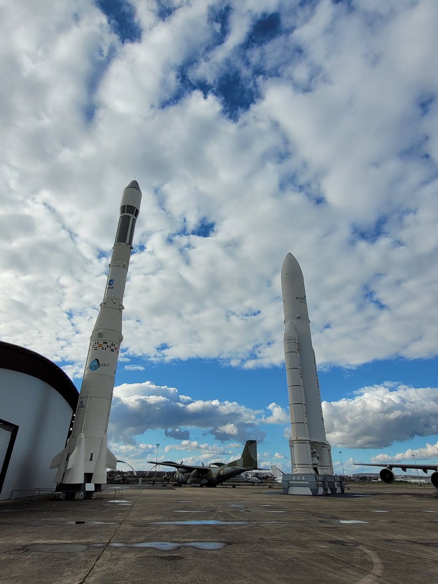 MichaelCouybes's tweet photo. Repérage sur l'aéroport de #ParisLeBourget à 3 mois du @salondubourget #SIAE, à l'occasion d'un déj familial au #MonumentCafé #Lhélice, au contact du #Boeing747 et d'#Arianespace ✈️🚀
🗓 RV le 23/06 pour une journée #emploi #handicap dans l'#aéro #Hanvol. Le mag #Être y sera👍😉 https://t.co/new9wtlCKv