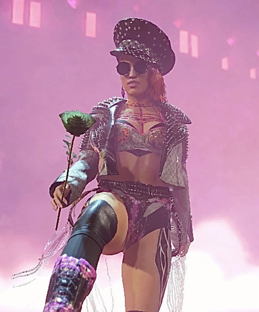 Thanks @DubsCaws for helping me out with my attire The Lion Show 🌹can Being . 🦁💨