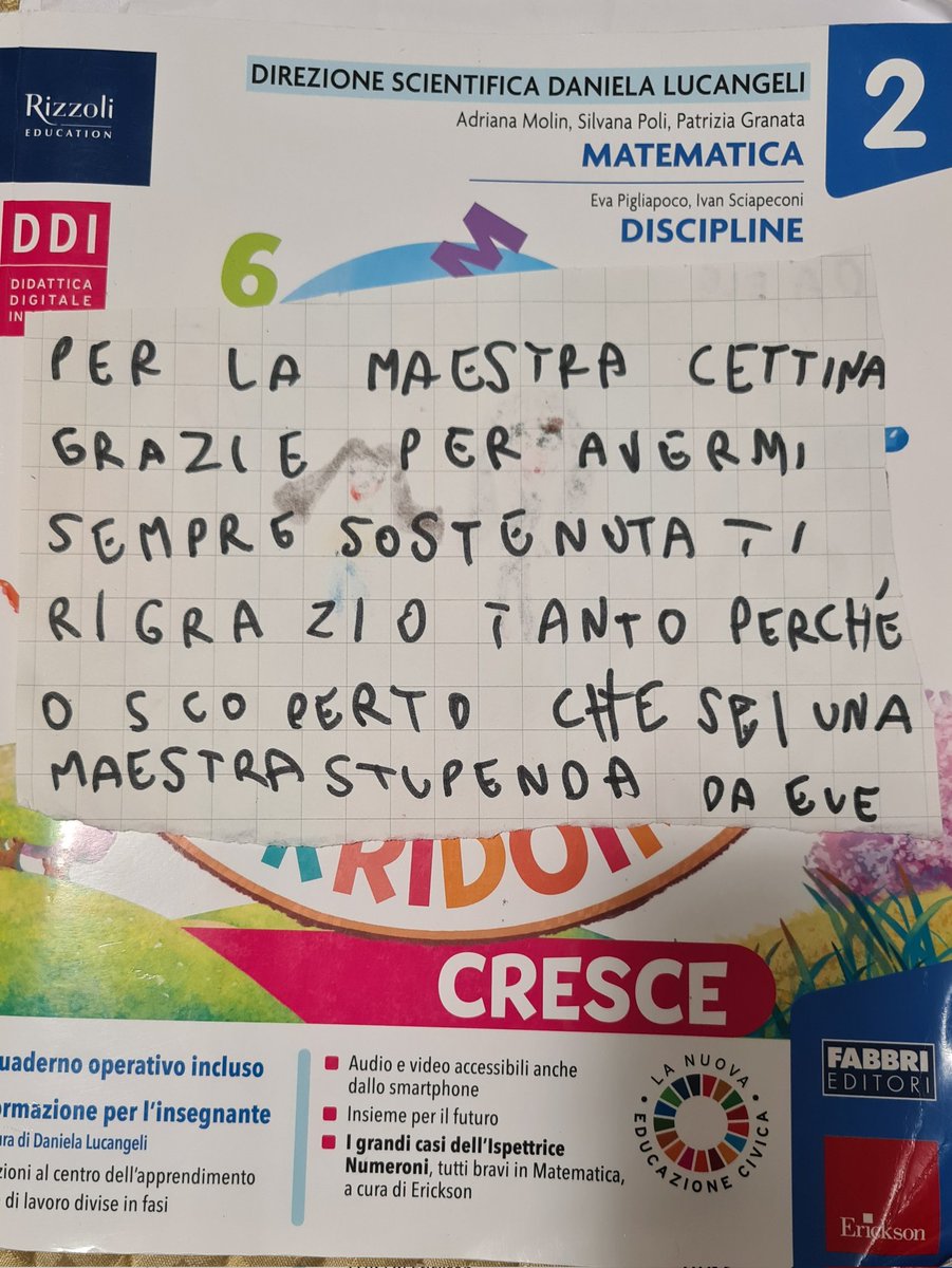 Supercetty's tweet photo. Mentre sfoglio il libro per preparare la lezione per domani sbuca fuori questo foglietto...e niente mi sono commossa, non c'è dubbio faccio il lavoro più bello del mondo ❤️!
#gestidamore https://t.co/1G8BDADmvV