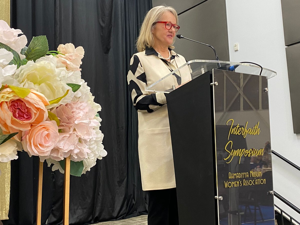 LajnaPVLCanada's tweet photo. Today we feel honored to host our special guests who are community leaders and are true role models for women in the community: 

@_DebSchulte @marilyniafrate @Leah_Taylor_Roy @YRP &amp; many more. 

Thank you for joining us today....

#InterfaithSymposium #WomenEmpowerWomen https://t.co/RtWITWF5Nl