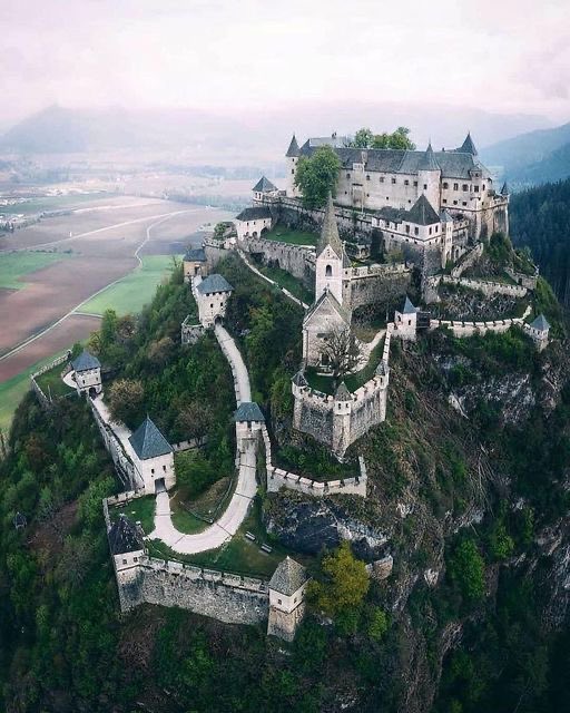 collapsed24's tweet photo. Burg Hochosterwitz, Austria 🇦🇹 https://t.co/uJ8gJF91Xe