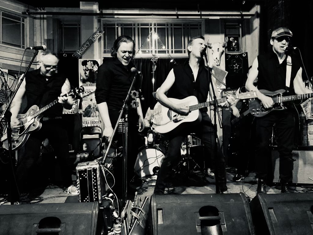 PennerCory's tweet photo. My friend Carly got some pretty good shots of us in action. #timeschanged #stpaddysday #tarbenders https://t.co/6xkd0hLEJ3