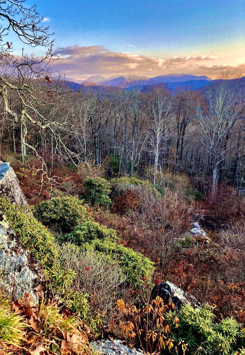 mnc_vanessa's tweet photo. A view to soothe your soul ⛰️ #SundayMorning #SundayFunday #SoothingSunday https://t.co/9AYNg1jb1c
