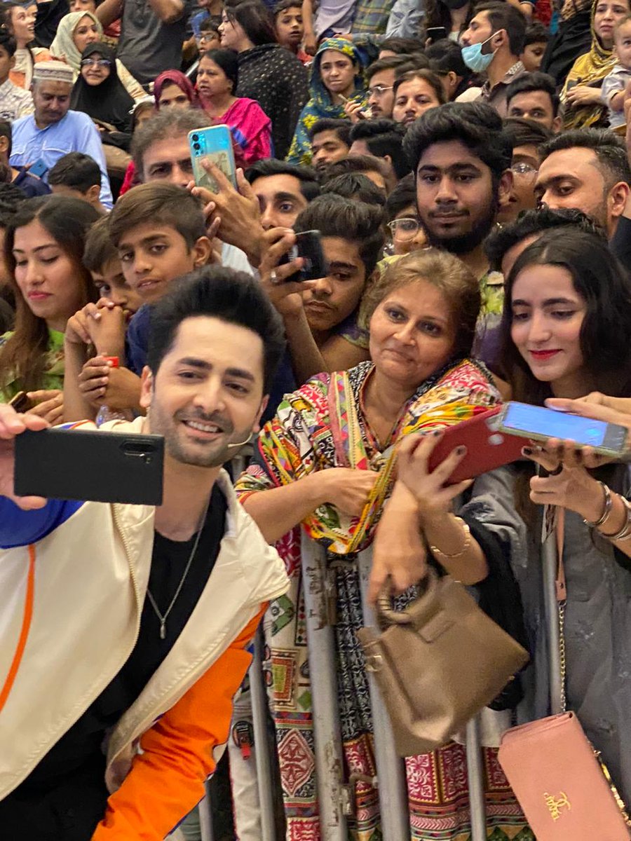 SeharSHasan's tweet photo. Danish Taimoor spreading smiles and happiness 😍
#BOLGameShow https://t.co/Qyw2ehihwO