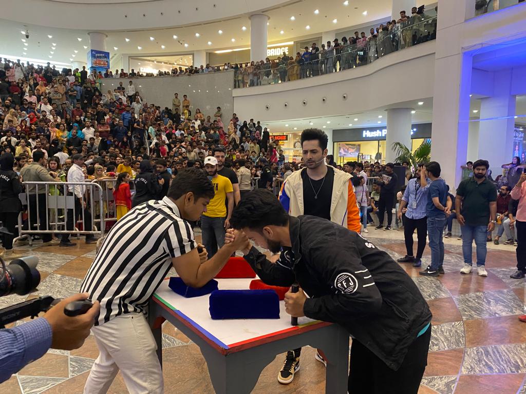 ArbishSidiqui's tweet photo. An overwhelming response of public at Lucky One mall for
#BOLGameShow https://t.co/dfIewqzXD9