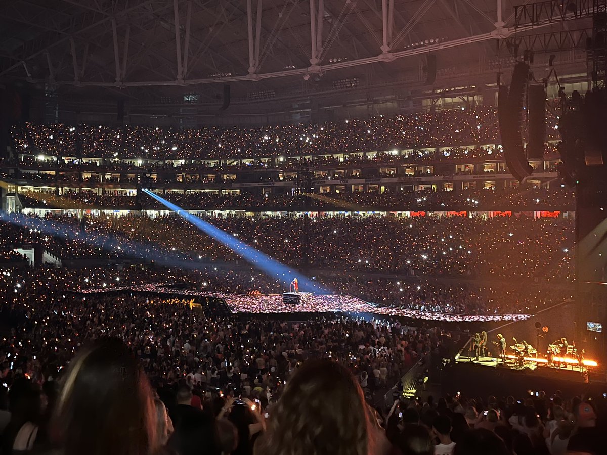 tips for going to eras tour after going to n1 and n2 in Glendale swift city 🧵: